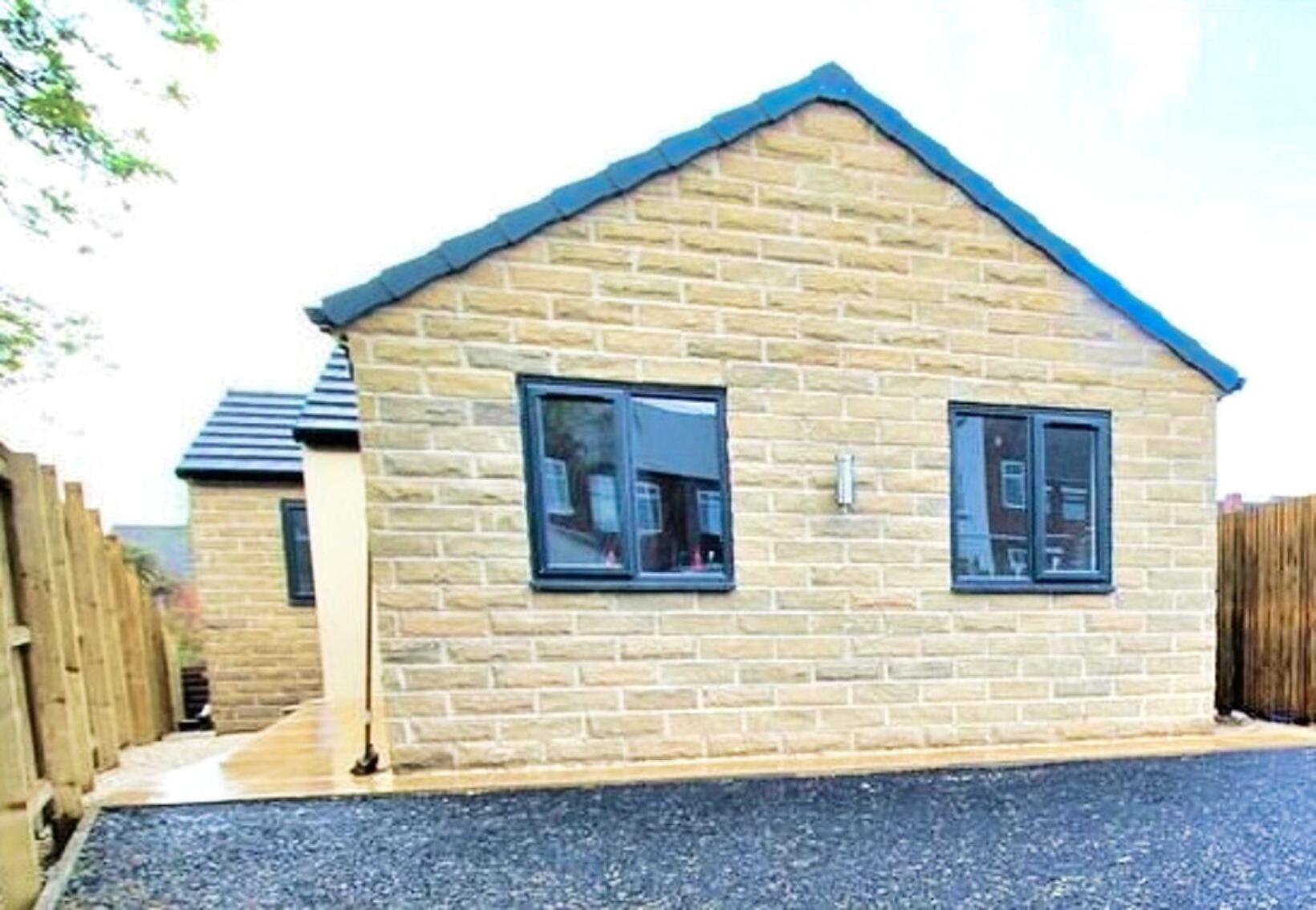Rotherham - Rawmarsh - Great Customer Feedback - 2 Bed Bungalow - New Build - High End Furnishings - Wheel Chair Accessible - Large Enclosed Garden - Dog Friendly Eksteriør billede