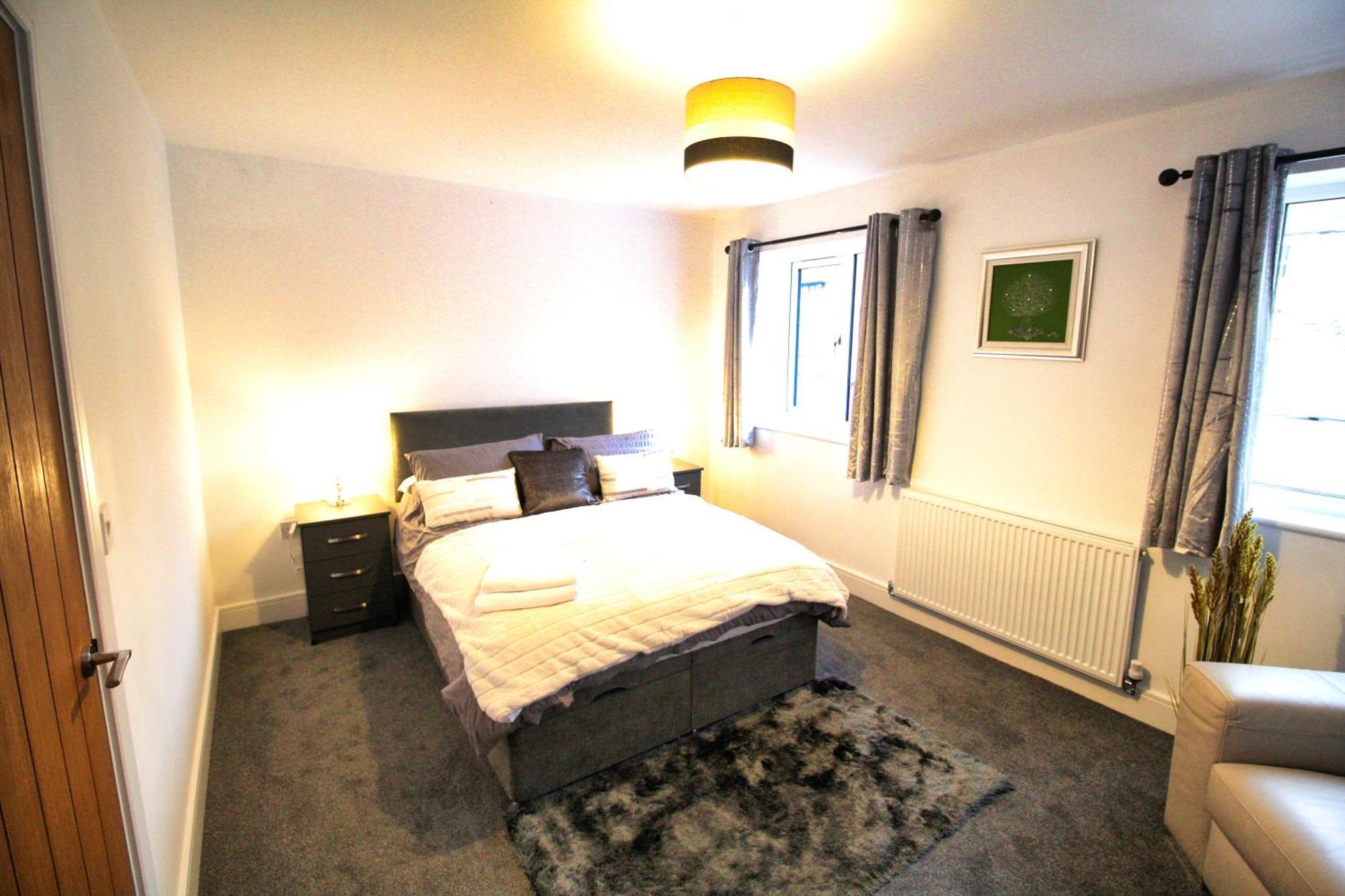Rotherham - Rawmarsh - Great Customer Feedback - 2 Bed Bungalow - New Build - High End Furnishings - Wheel Chair Accessible - Large Enclosed Garden - Dog Friendly Eksteriør billede