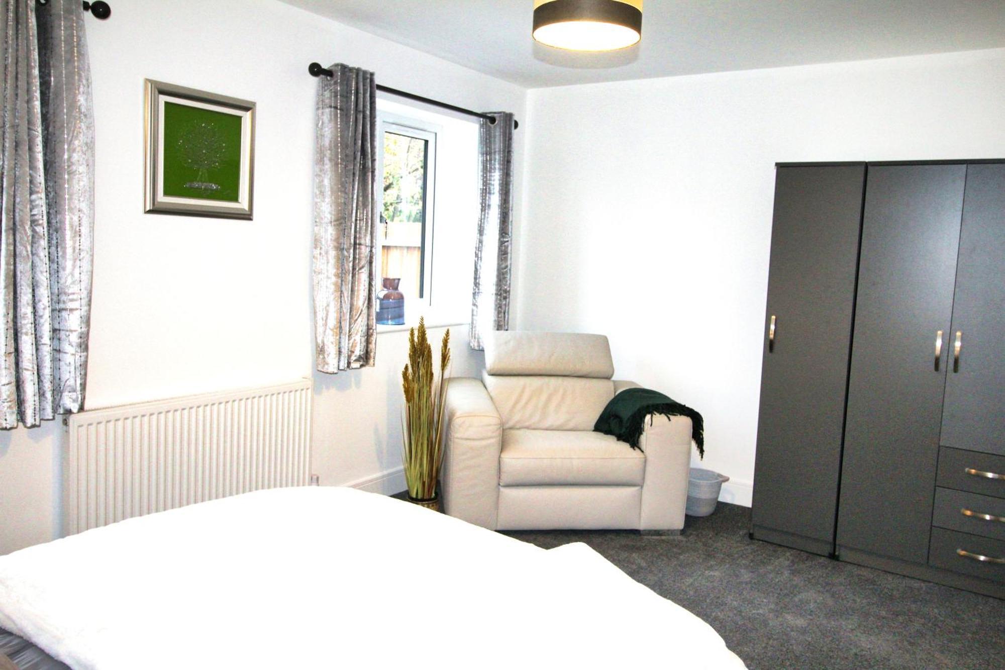 Rotherham - Rawmarsh - Great Customer Feedback - 2 Bed Bungalow - New Build - High End Furnishings - Wheel Chair Accessible - Large Enclosed Garden - Dog Friendly Eksteriør billede